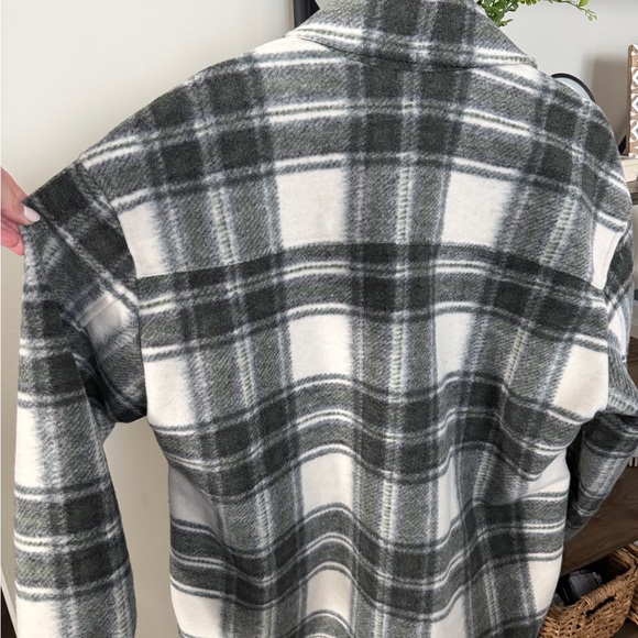 Abercrombie & Fitch Green and Gray Shacket - Picture 2 of 3